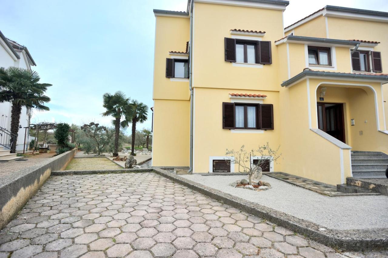 Apartment Vinja Porec - Privat Garden - Whirlpool Bagian luar foto