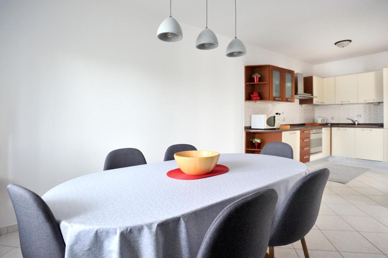 Apartment Vinja Porec - Privat Garden - Whirlpool Bagian luar foto