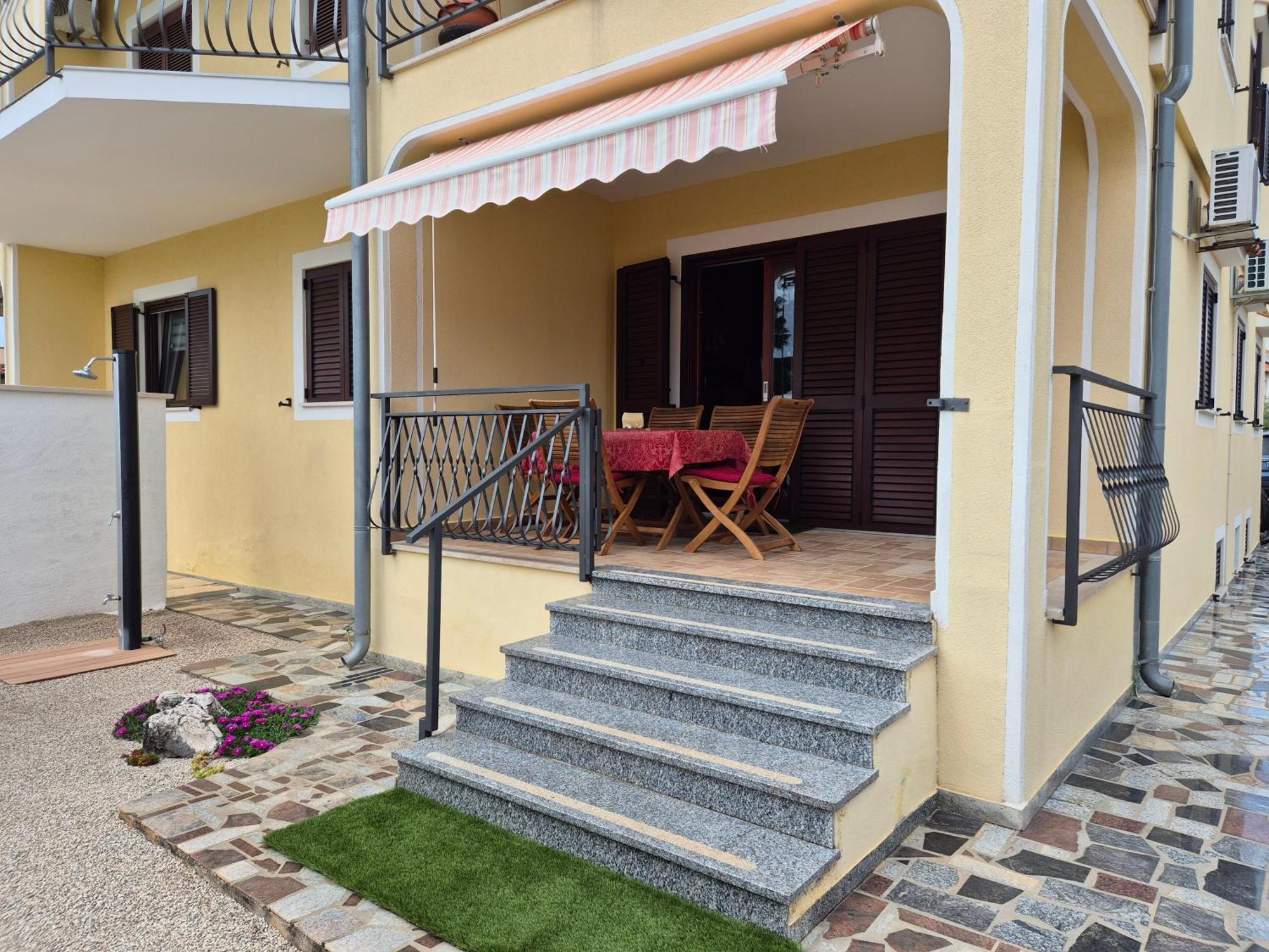 Apartment Vinja Porec - Privat Garden - Whirlpool Bagian luar foto