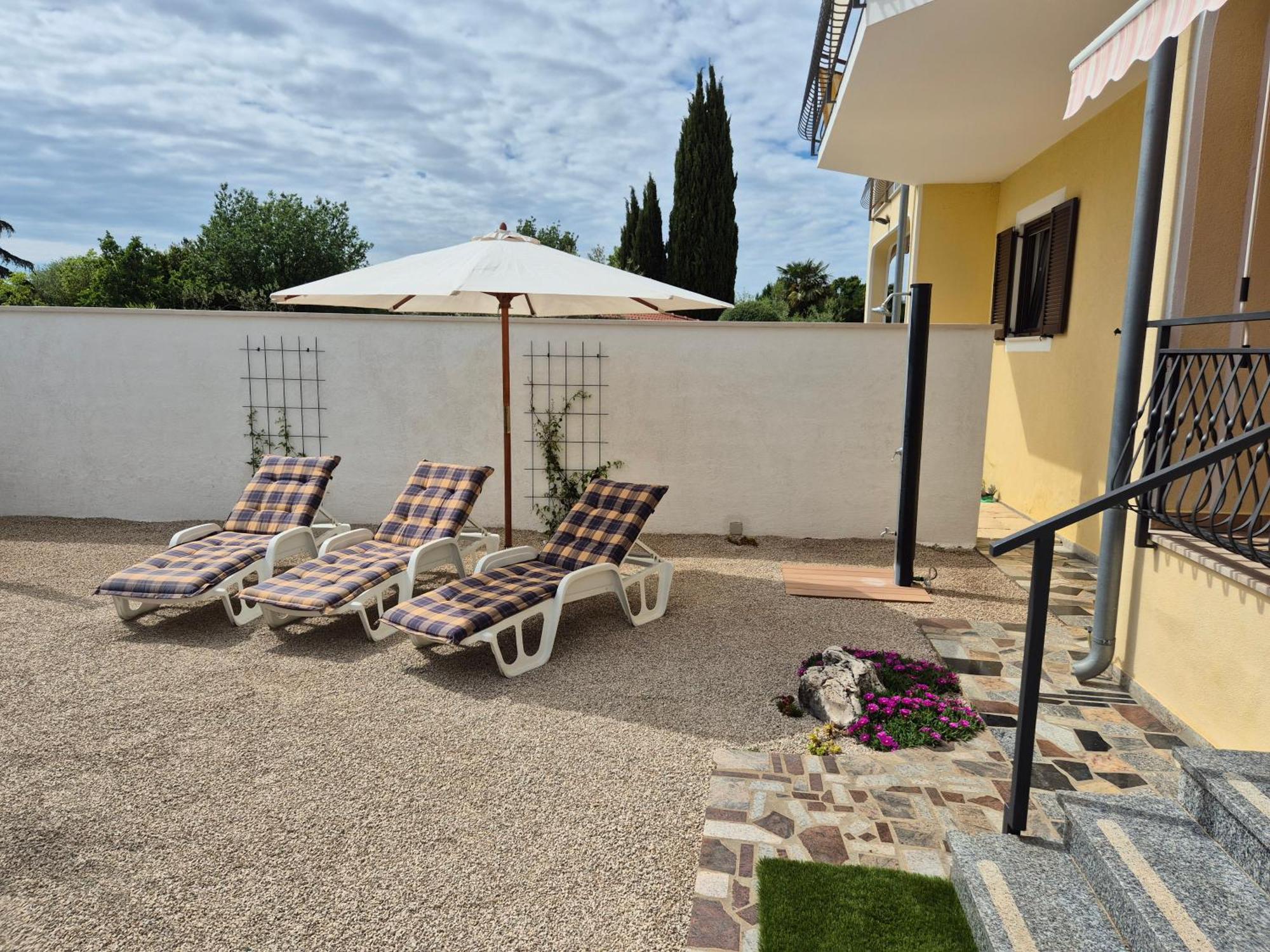 Apartment Vinja Porec - Privat Garden - Whirlpool Bagian luar foto