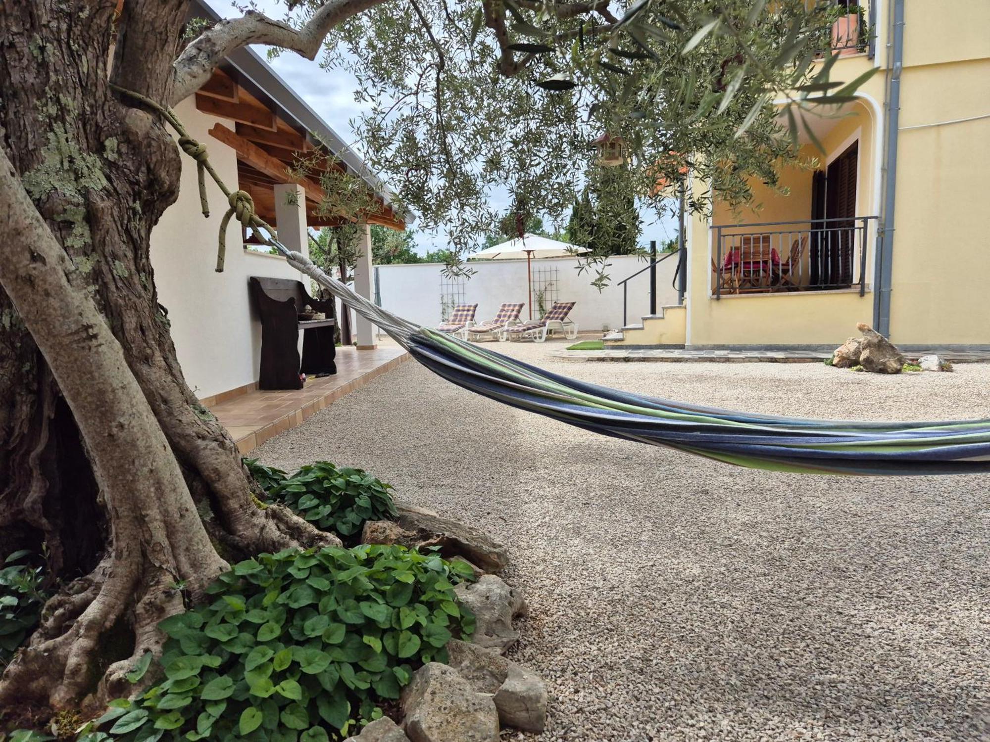 Apartment Vinja Porec - Privat Garden - Whirlpool Bagian luar foto