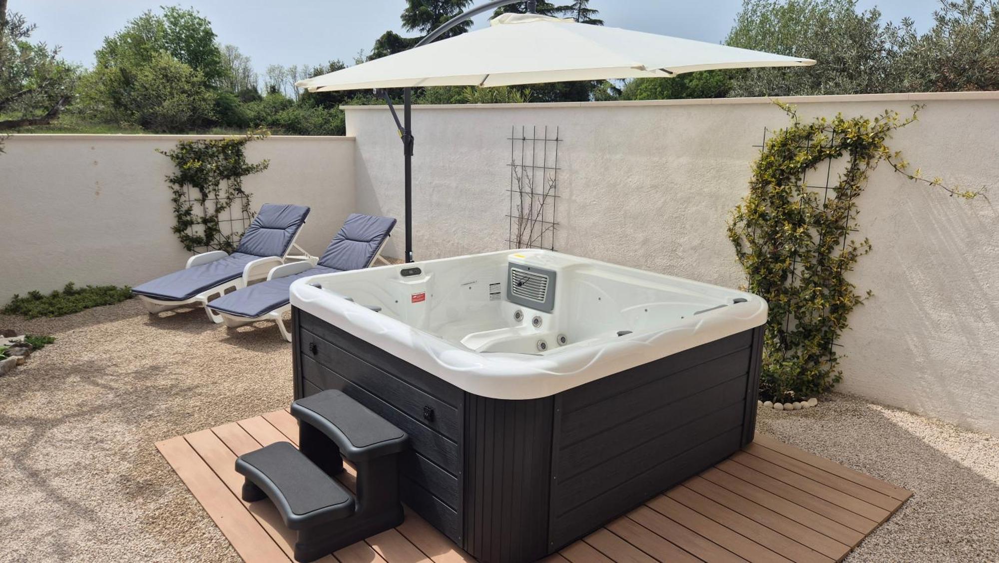 Apartment Vinja Porec - Privat Garden - Whirlpool Bagian luar foto